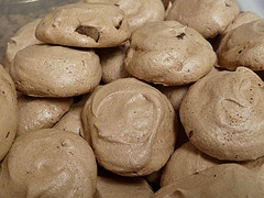 Chocolate Chip Meringues