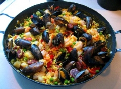 Paella Valenciana amb Mariscos (Valencian Paella with Shellfish)